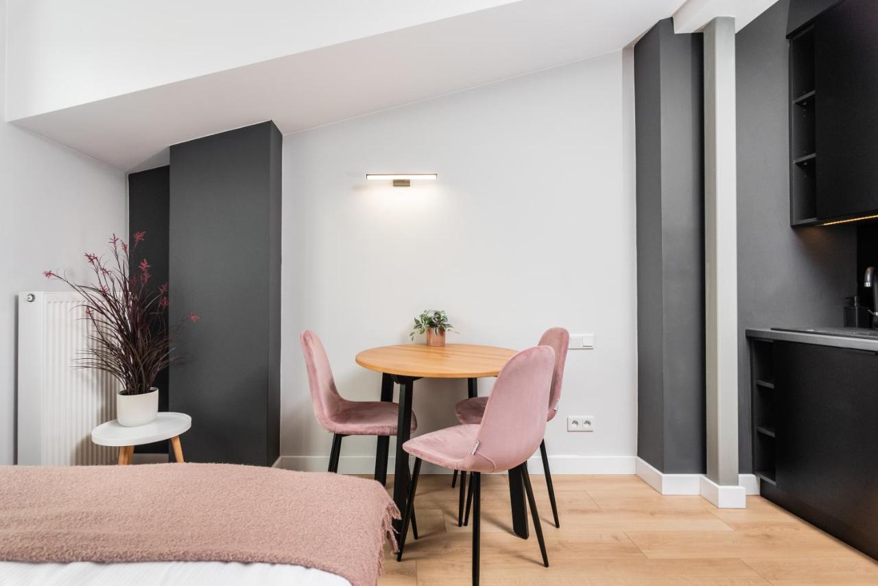 Smart Apartments - Old Town & Main Train Station - By Upstairs Krakow Ngoại thất bức ảnh