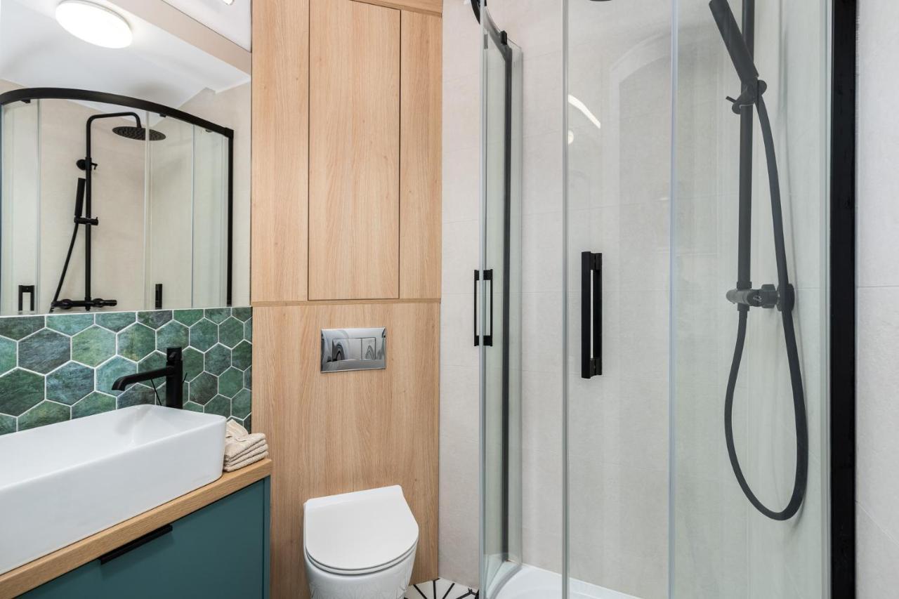 Smart Apartments - Old Town & Main Train Station - By Upstairs Krakow Ngoại thất bức ảnh