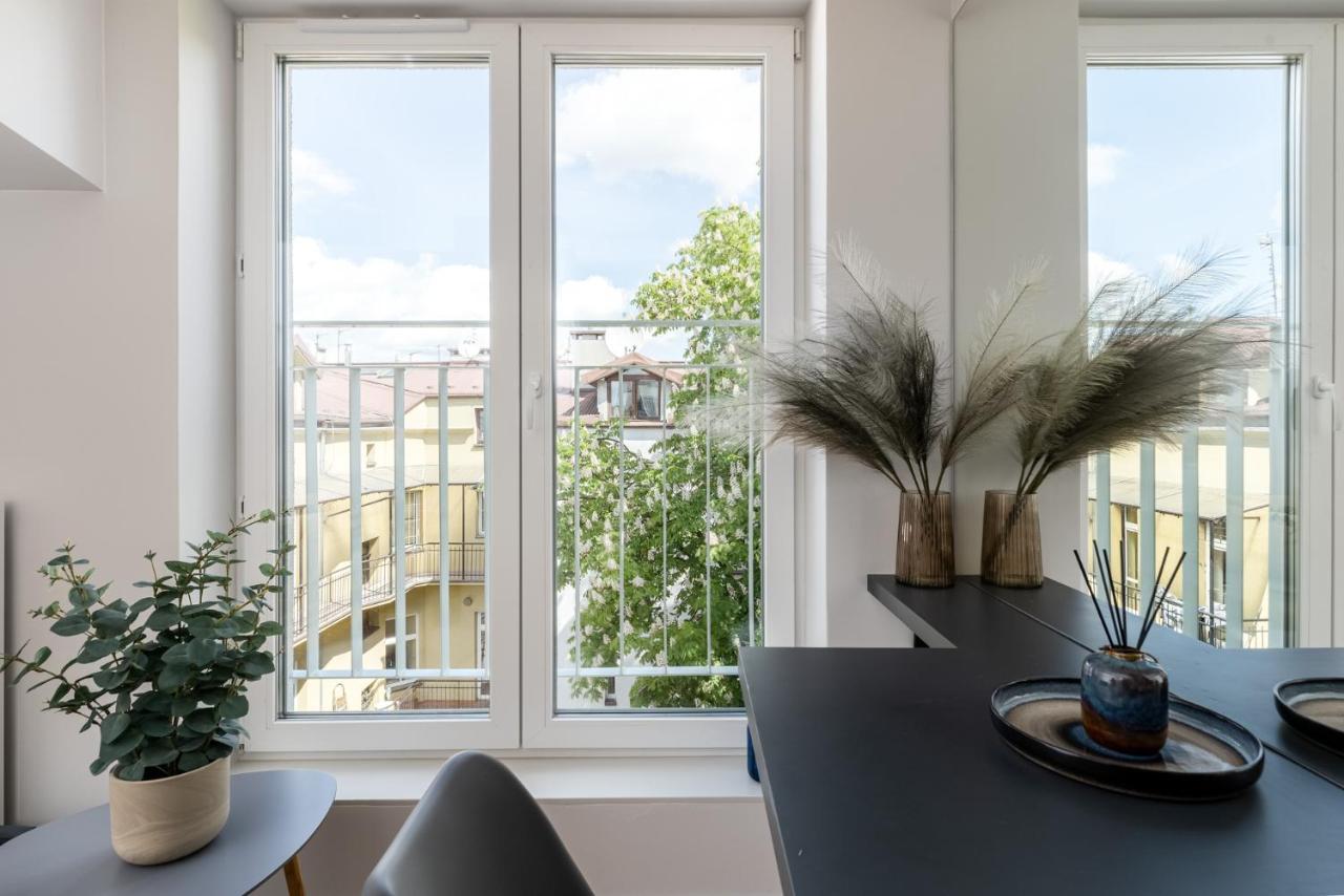 Smart Apartments - Old Town & Main Train Station - By Upstairs Krakow Ngoại thất bức ảnh